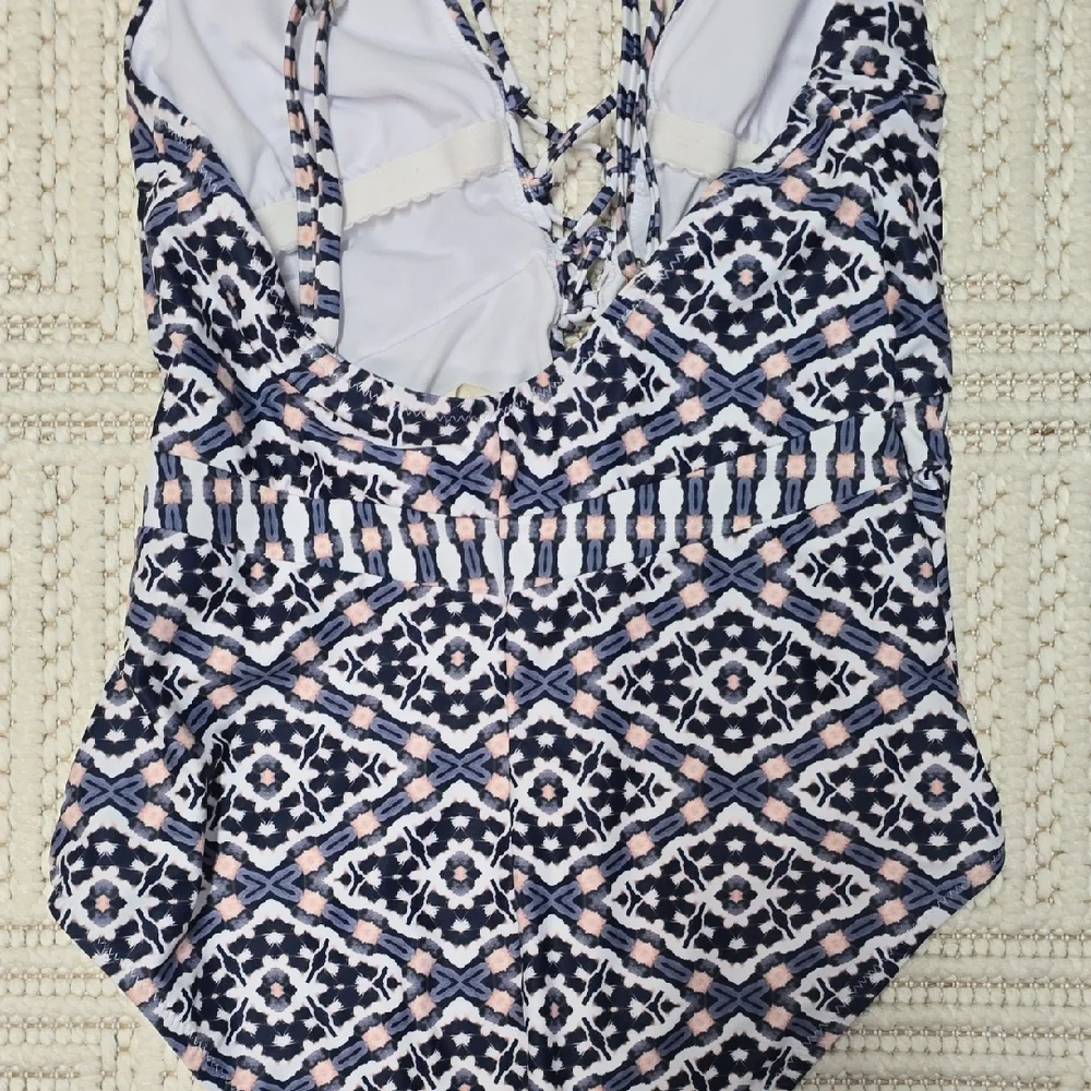 Jessica Simpson Black and White Geometric One Piece Swimsuit - Picture 9 of 12